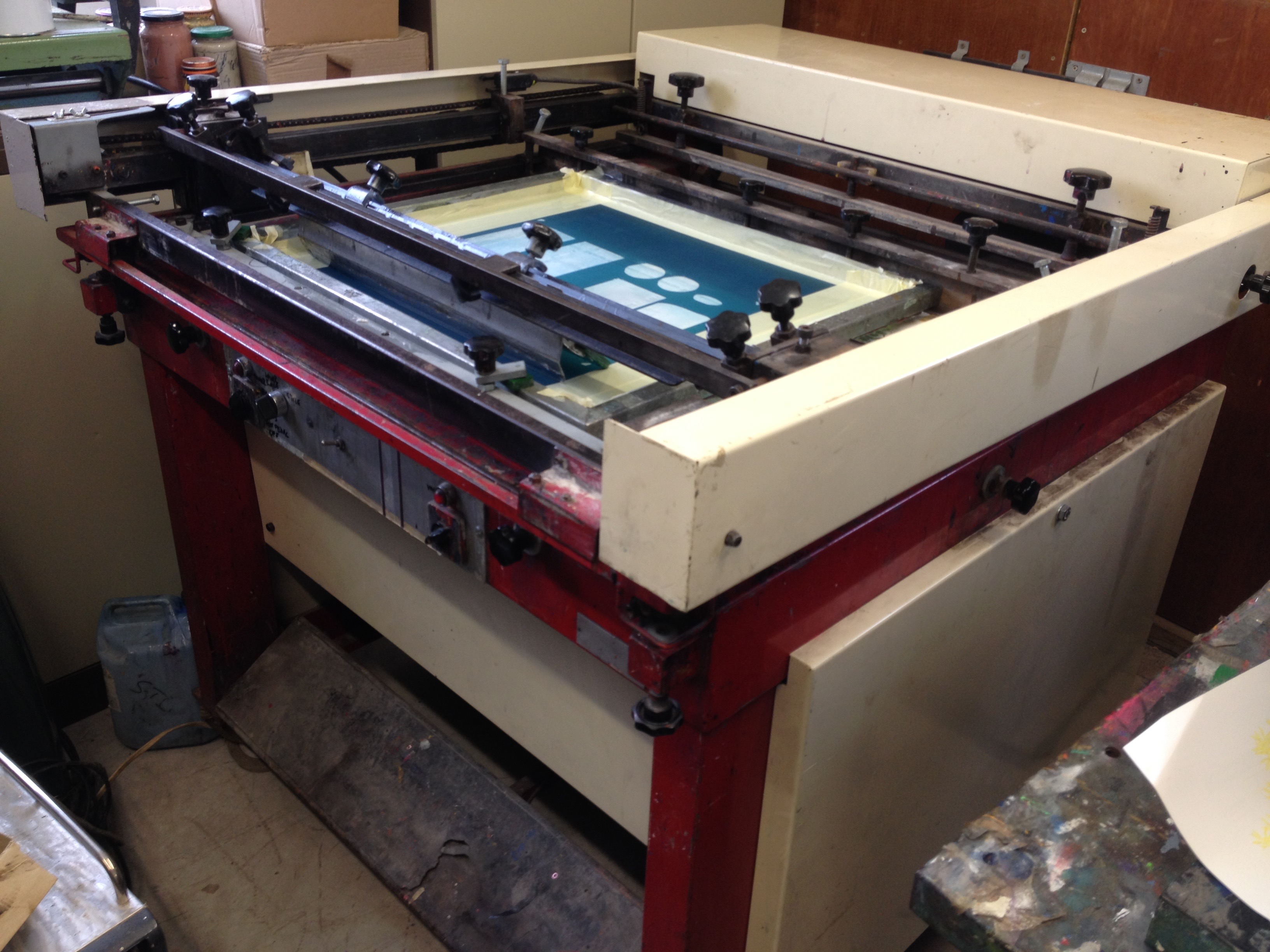 Semi-automatic printing machine